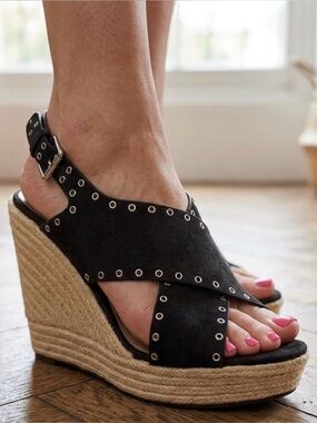 Report Caden Wedge Sandal Size 9